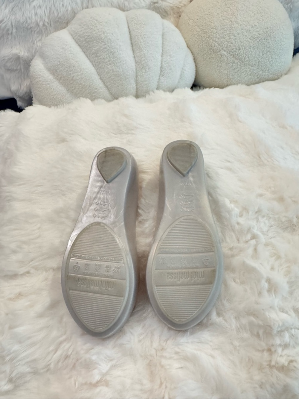 Mini Melissa Girls' Pearl Silver Shell Flats with Lavender Accent - Picture 3 of 3